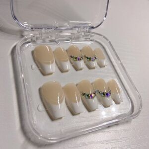 B109 PRESS ON NAILS